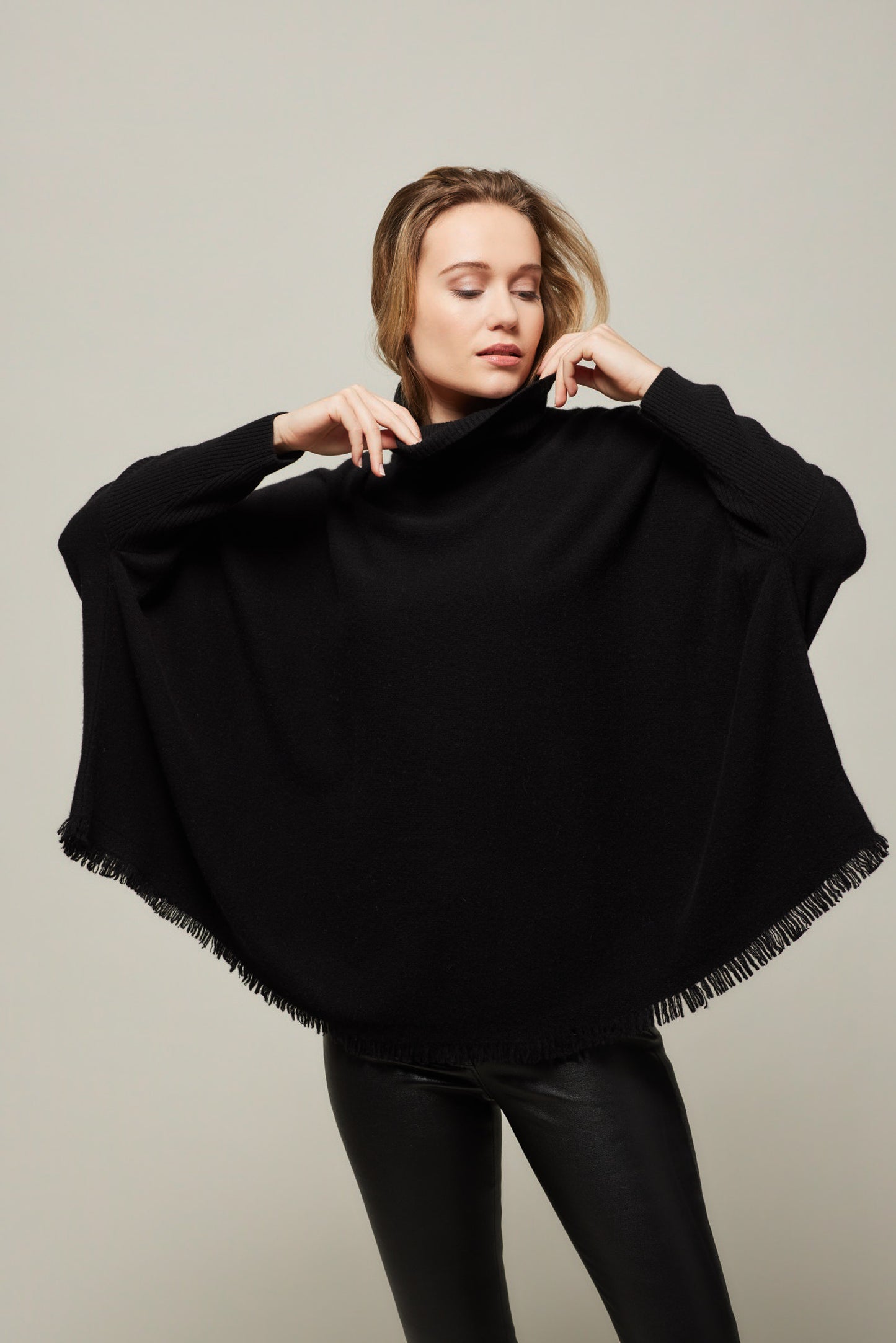 MAGLIA PONCHO CASHMERE BLACK