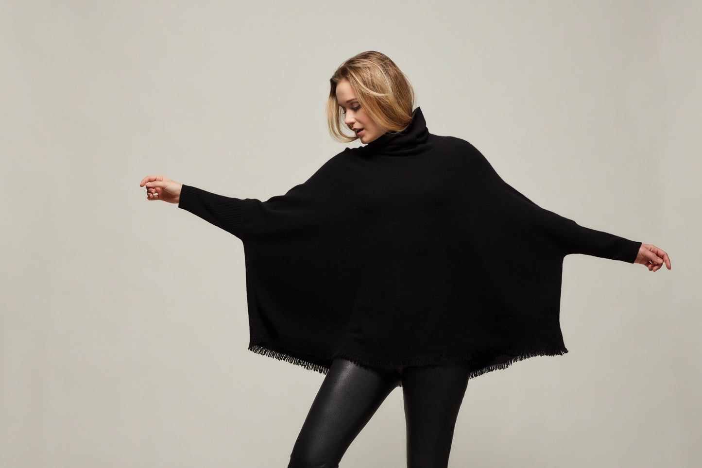 MAGLIA PONCHO CASHMERE BLACK